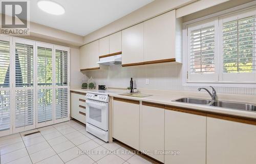 263 Clover Leaf Street, Vaughan, ON - Indoor Photo Showing Kitchen With Double Sink