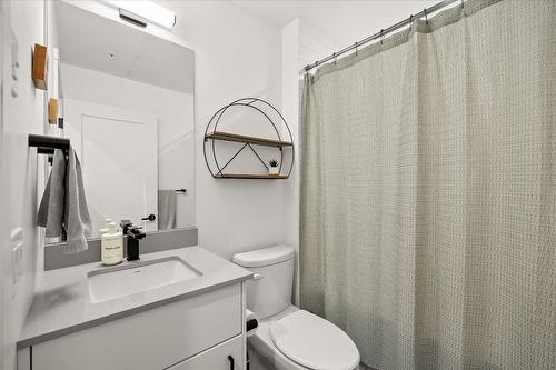 412-660 Cawston Avenue, Kelowna, BC - Indoor Photo Showing Bathroom