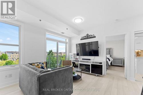 325 - 28 Prince Regent Street, Markham, ON - Indoor Photo Showing Living Room