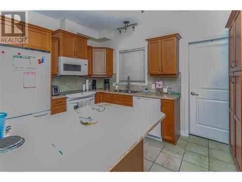 4433 Gordon Drive Unit# 117, Kelowna, BC - Indoor Photo Showing Kitchen