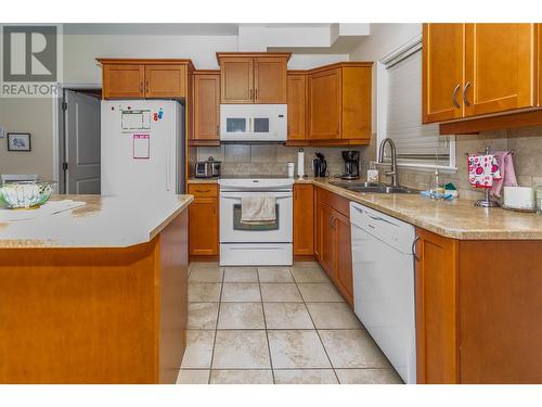 4433 Gordon Drive Unit# 117, Kelowna, BC - Indoor Photo Showing Kitchen With Double Sink