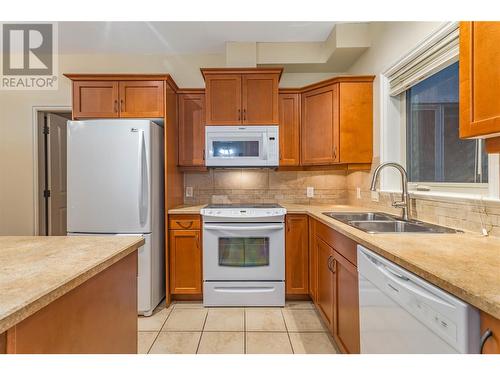 4433 Gordon Drive Unit# 117, Kelowna, BC - Indoor Photo Showing Kitchen With Double Sink