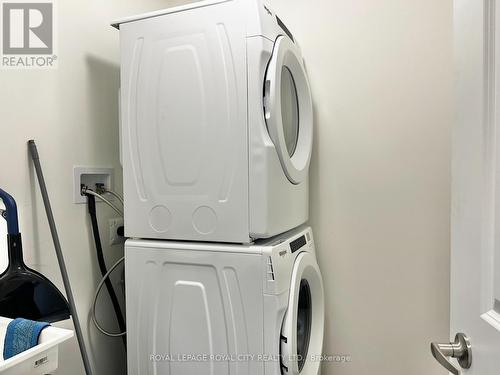 11 Cherry Hill Lane, Barrie, ON - Indoor Photo Showing Laundry Room