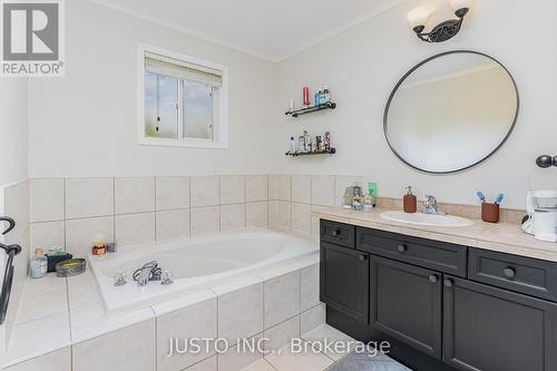 2225 Amberglen Court, Oakville, ON - Indoor Photo Showing Bathroom