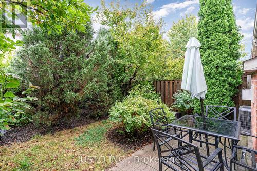 2225 Amberglen Court, Oakville, ON - Outdoor