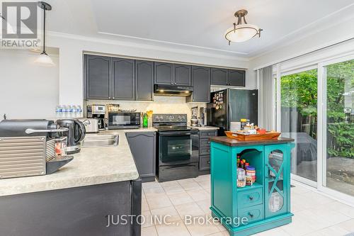 2225 Amberglen Court, Oakville, ON - Indoor Photo Showing Kitchen With Double Sink