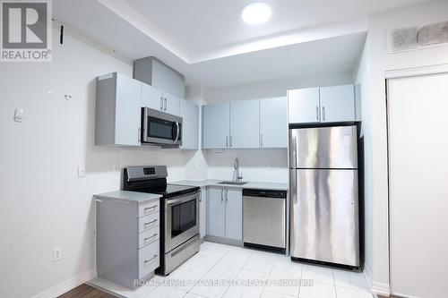 116 - 402 The East Mall Suite, Toronto, ON - Indoor Photo Showing Kitchen