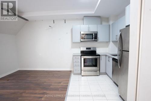 116 - 402 The East Mall Suite, Toronto, ON - Indoor Photo Showing Kitchen