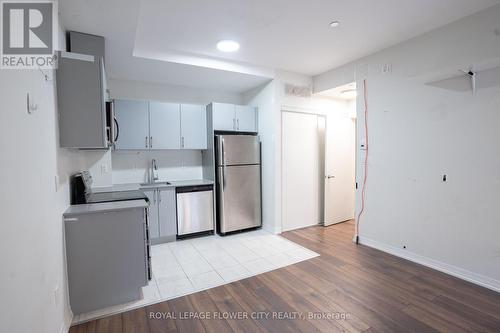 116 - 402 The East Mall Suite, Toronto, ON - Indoor Photo Showing Kitchen