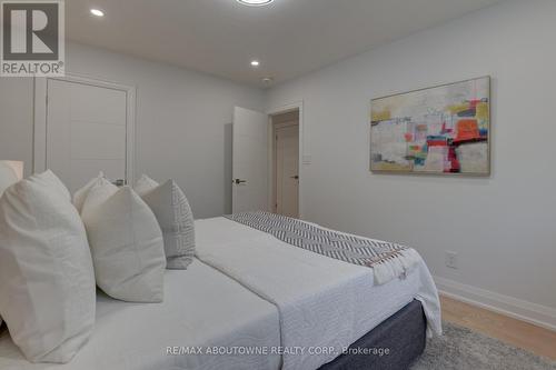 2435 Cyprus Avenue, Burlington, ON - Indoor Photo Showing Bedroom