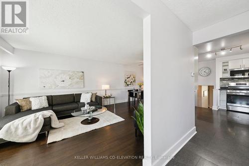 1880 Silverberry Crescent, Mississauga, ON - Indoor Photo Showing Living Room