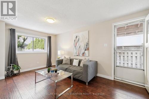 1880 Silverberry Crescent, Mississauga, ON - Indoor Photo Showing Living Room