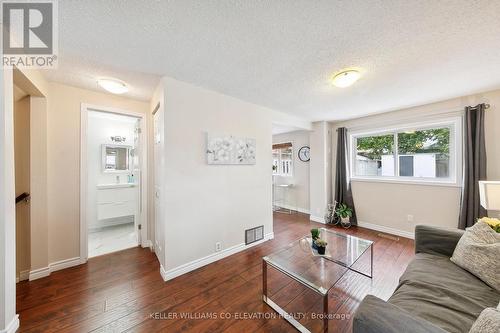 1880 Silverberry Crescent, Mississauga, ON - Indoor Photo Showing Living Room