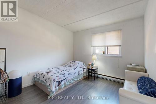 157 - 180 Mississauga Valley Boulevard, Mississauga, ON - Indoor Photo Showing Bedroom