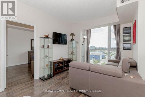 1605 - 339 Rathburn Road W, Mississauga, ON - Indoor Photo Showing Living Room