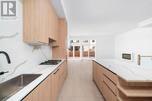 20 - 15 Lou Parsons Way, Mississauga, ON - Indoor Photo Showing Kitchen