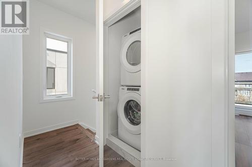 3045 Trailside Drive, Oakville, ON - Indoor Photo Showing Laundry Room