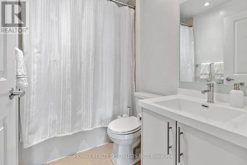 1509 - 55 Speers Road, Oakville, ON - Indoor Photo Showing Bathroom