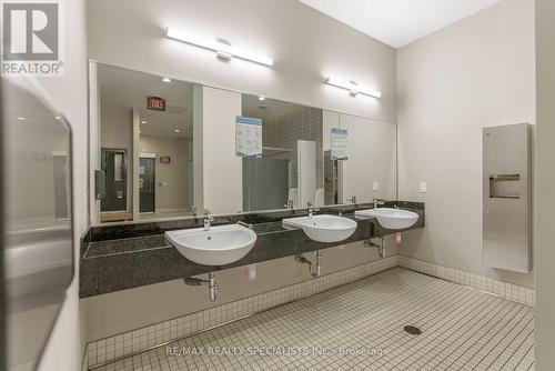 1509 - 55 Speers Road, Oakville, ON - Indoor Photo Showing Bathroom