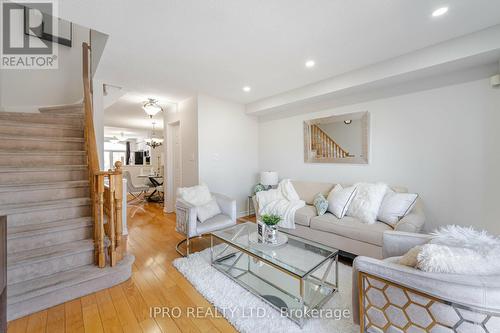 3356 Redpath Circle, Mississauga, ON - Indoor Photo Showing Living Room