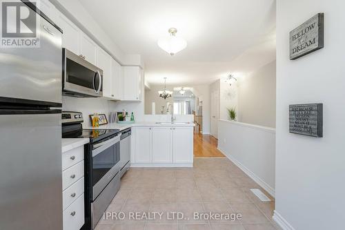 3356 Redpath Circle, Mississauga, ON - Indoor Photo Showing Kitchen