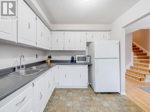 40 Primrose Crescent, Brampton, ON - Indoor Photo Showing Kitchen With Double Sink