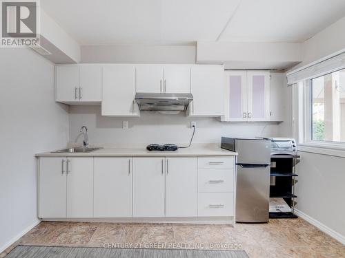 40 Primrose Crescent, Brampton, ON - Indoor Photo Showing Kitchen