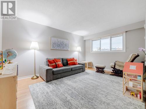 40 Primrose Crescent, Brampton, ON - Indoor Photo Showing Living Room