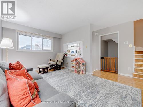 40 Primrose Crescent, Brampton, ON - Indoor Photo Showing Living Room