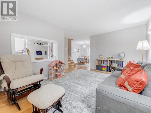 40 Primrose Crescent, Brampton, ON - Indoor Photo Showing Living Room