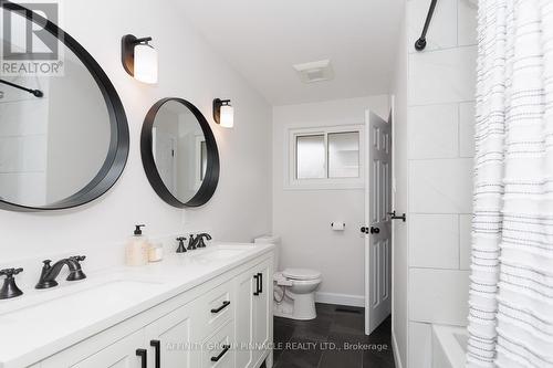 8 Roselyn Court, Kawartha Lakes (Lindsay), ON - Indoor Photo Showing Bathroom