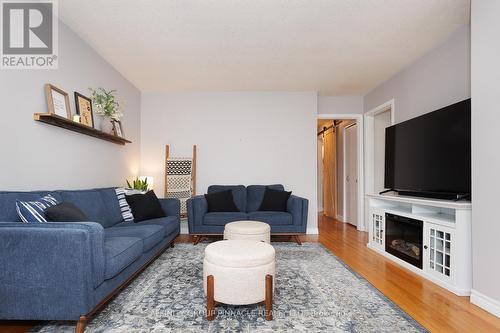 8 Roselyn Court, Kawartha Lakes (Lindsay), ON - Indoor Photo Showing Living Room With Fireplace