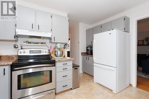 8 Roselyn Court, Kawartha Lakes (Lindsay), ON - Indoor Photo Showing Kitchen