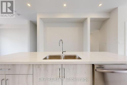 1331 Kaniv Street, Oakville, ON - Indoor Photo Showing Kitchen