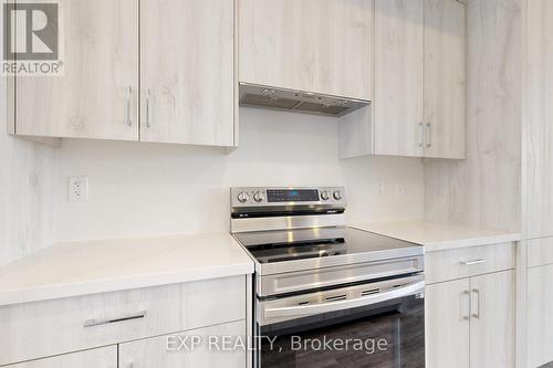 1331 Kaniv Street, Oakville, ON - Indoor Photo Showing Kitchen