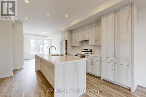 1331 Kaniv Street, Oakville, ON - Indoor Photo Showing Kitchen With Upgraded Kitchen