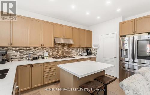 452 Nairn Circle, Milton, ON - Indoor Photo Showing Kitchen With Double Sink With Upgraded Kitchen