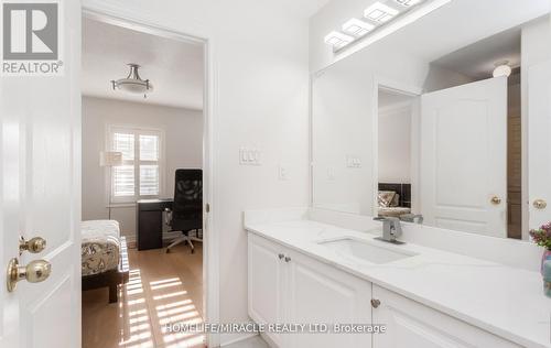 452 Nairn Circle, Milton, ON - Indoor Photo Showing Bathroom