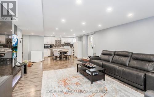 452 Nairn Circle, Milton, ON - Indoor Photo Showing Living Room