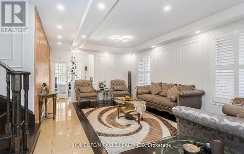 452 Nairn Circle, Milton, ON - Indoor Photo Showing Living Room