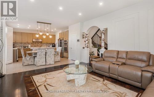 452 Nairn Circle, Milton, ON - Indoor Photo Showing Living Room