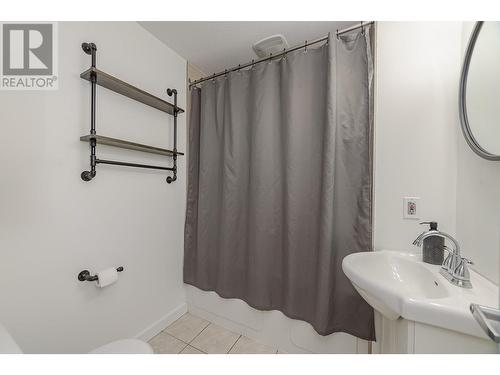 2285 Rosedale Avenue, Armstrong, BC - Indoor Photo Showing Bathroom