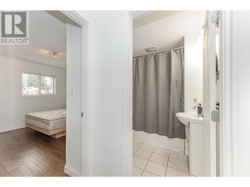 2285 Rosedale Avenue, Armstrong, BC - Indoor Photo Showing Bathroom