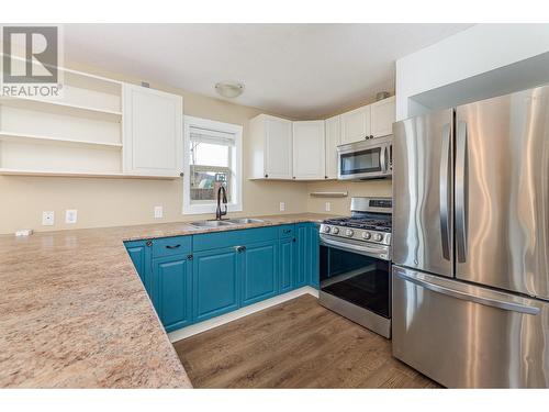 2285 Rosedale Avenue, Armstrong, BC - Indoor Photo Showing Kitchen With Double Sink