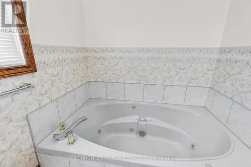 231 Riverside Drive, London, ON - Indoor Photo Showing Bathroom