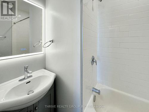 13 - 268 Talbot Street, St. Thomas, ON - Indoor Photo Showing Bathroom