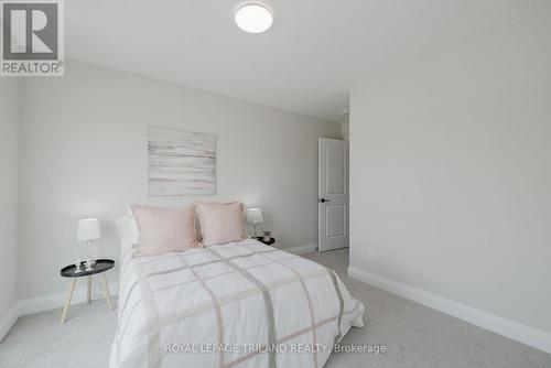 1867 Dalmagarry Road, London, ON - Indoor Photo Showing Bedroom