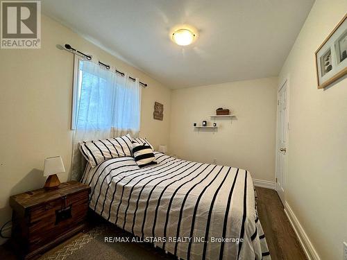 721 Hiawatha Line, Otonabee-South Monaghan, ON - Indoor Photo Showing Bedroom