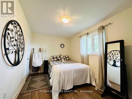 721 Hiawatha Line, Otonabee-South Monaghan, ON - Indoor Photo Showing Bedroom