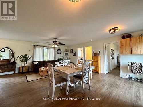 721 Hiawatha Line, Otonabee-South Monaghan, ON - Indoor Photo Showing Dining Room